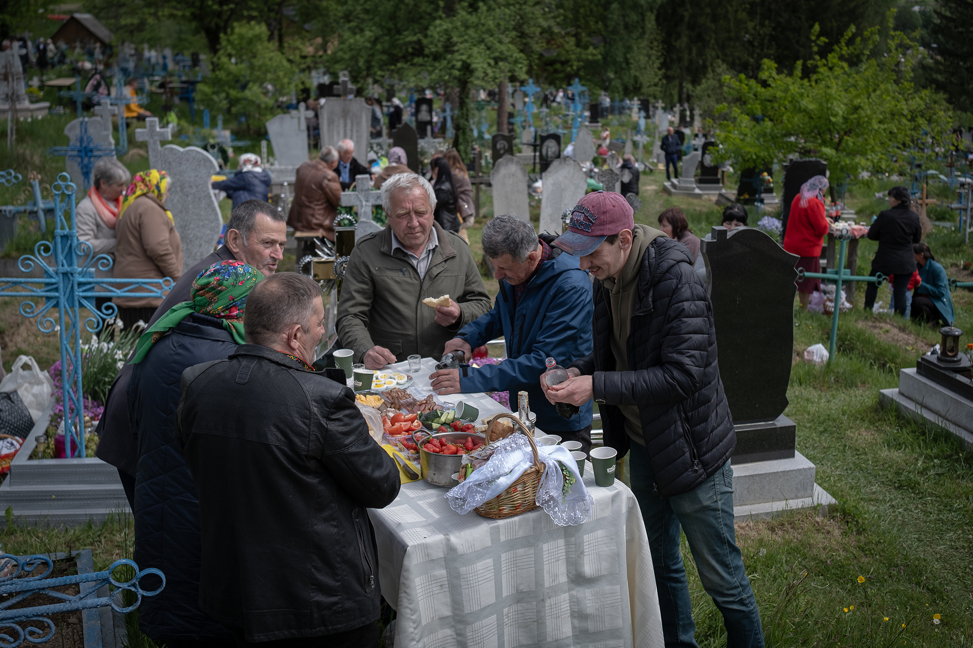 Провідна неділя: що обов’язково робити на кладовищі, а що - категорично заборонено?